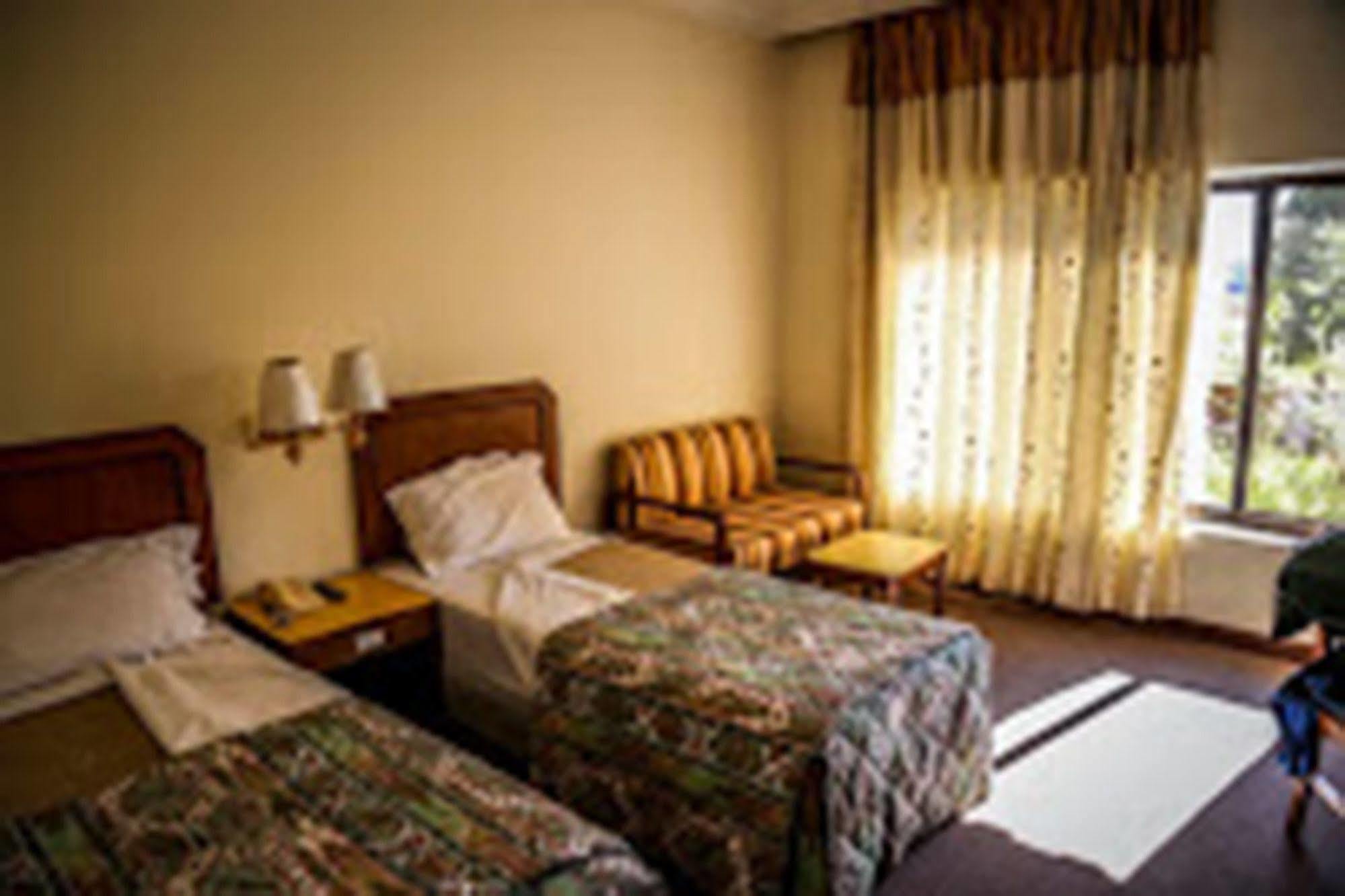 Hotel Lumbini Garden New Crystal Exterior foto